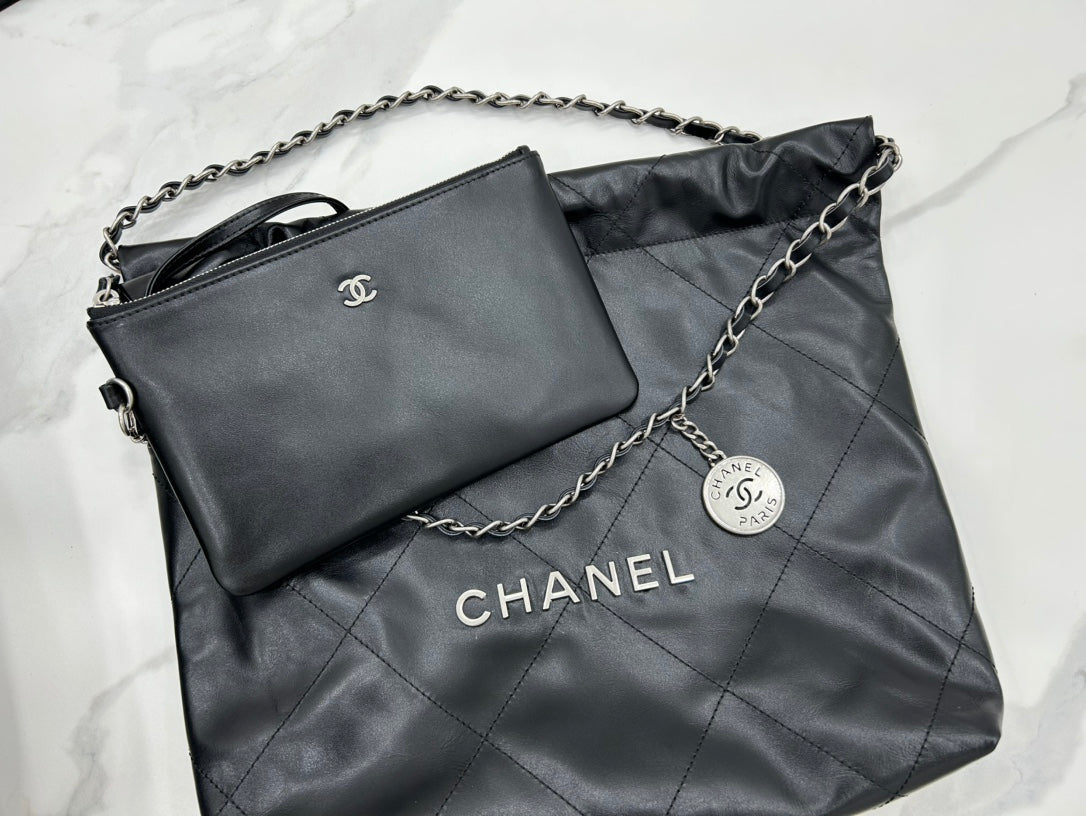 CC ミディアム 37 ハンドバッグ（ブラックカーフスキン、シルバー金具）