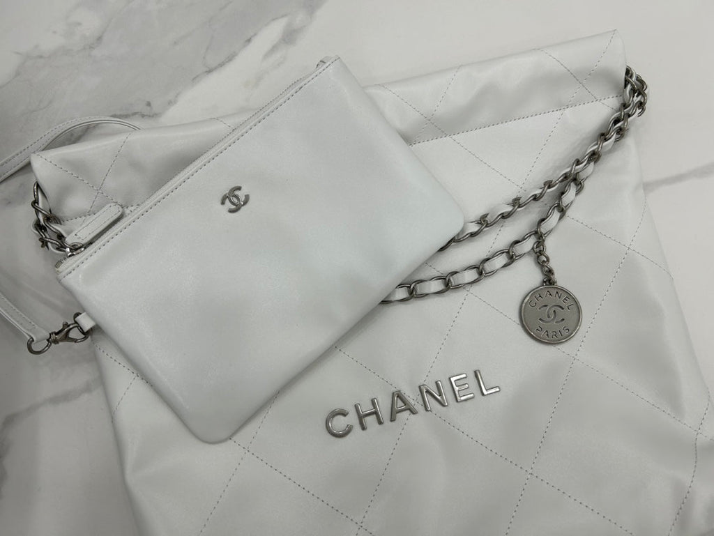 CC ミディアム 37 ハンドバッグ（ホワイトカーフスキン、シルバー金具）