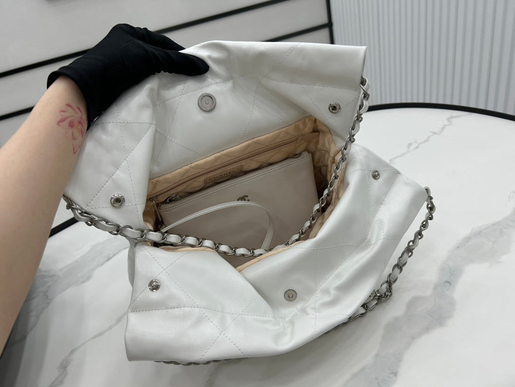 CC ミディアム 37 ハンドバッグ（ホワイトカーフスキン、シルバー金具）