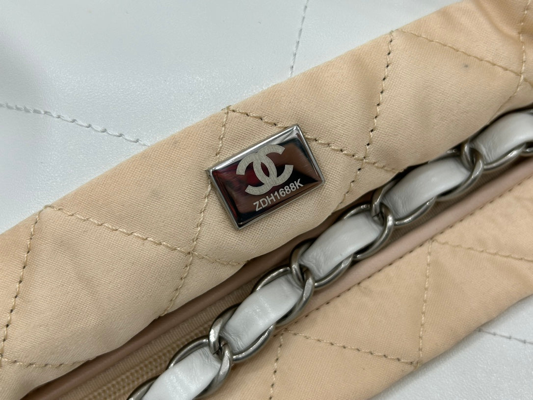 CC ミディアム 37 ハンドバッグ（ホワイトカーフスキン、シルバー金具）