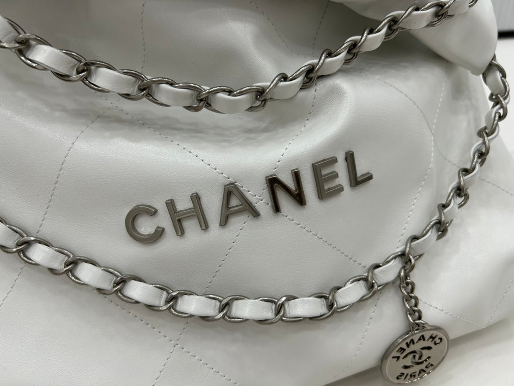 CC ミディアム 37 ハンドバッグ（ホワイトカーフスキン、シルバー金具）