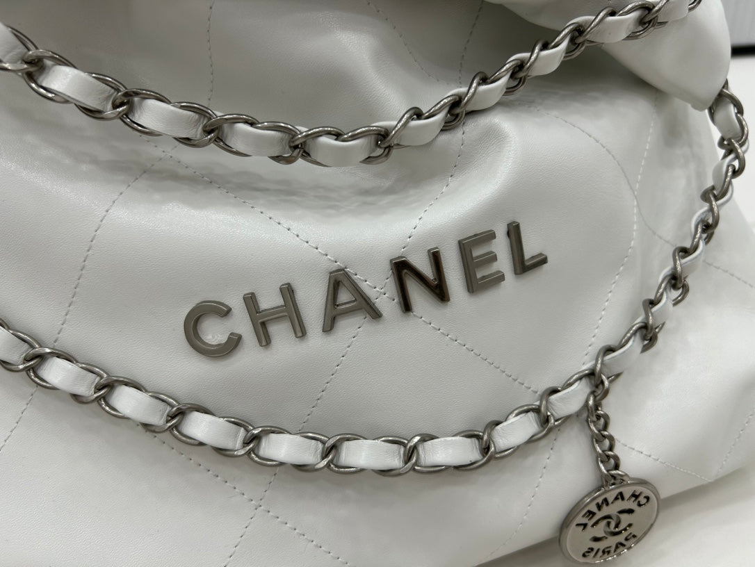 CC ミディアム 37 ハンドバッグ（ホワイトカーフスキン、シルバー金具）