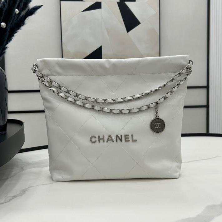 CC ミディアム 37 ハンドバッグ（ホワイトカーフスキン、シルバー金具）