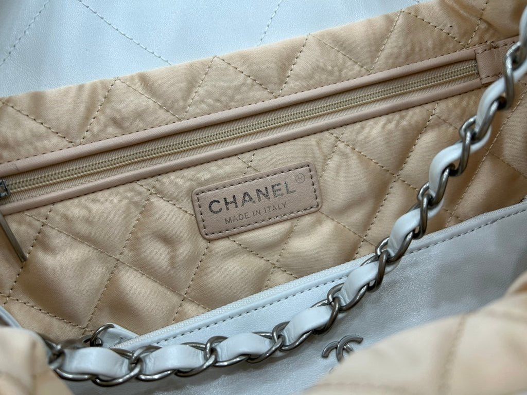 CC ミディアム 37 ハンドバッグ（ホワイトカーフスキン、シルバー金具）