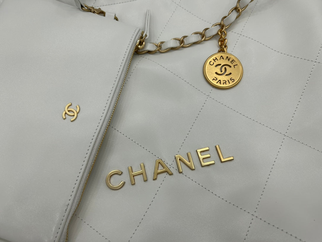 CCラージ 42 ハンドバッグ ホワイトカーフスキン ゴールド金具