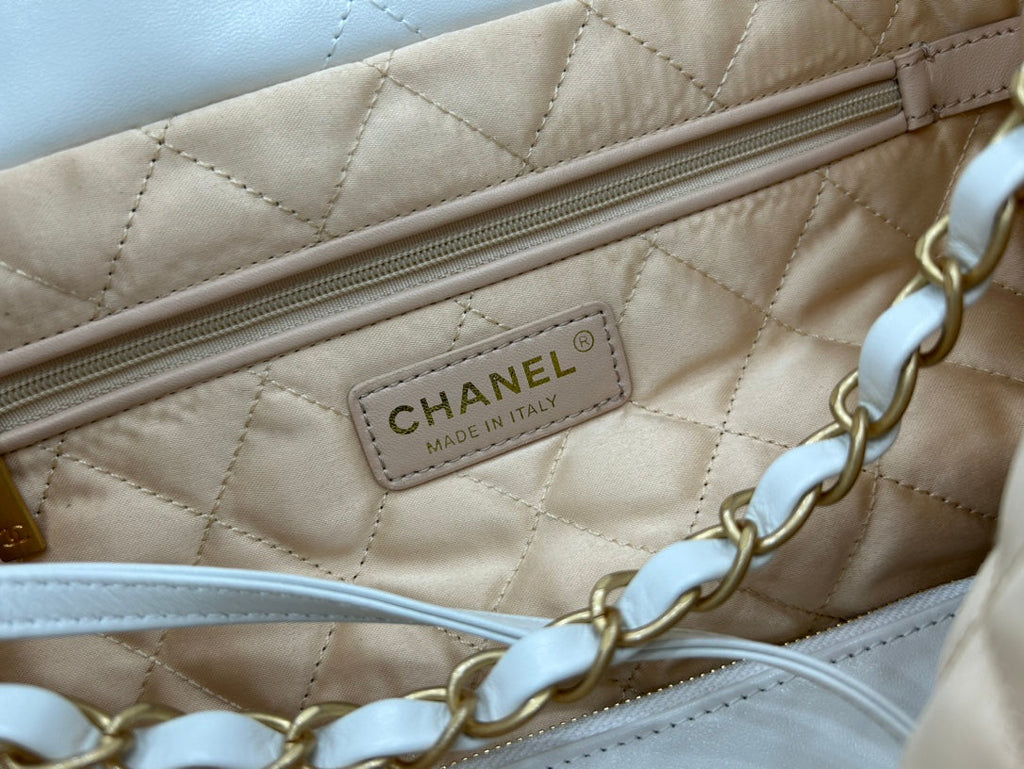 CCラージ 42 ハンドバッグ ホワイトカーフスキン ゴールド金具