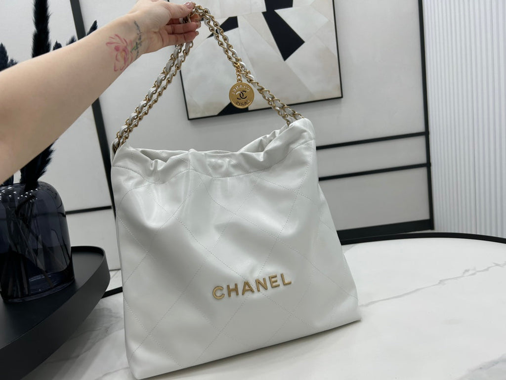 CCラージ 42 ハンドバッグ ホワイトカーフスキン ゴールド金具