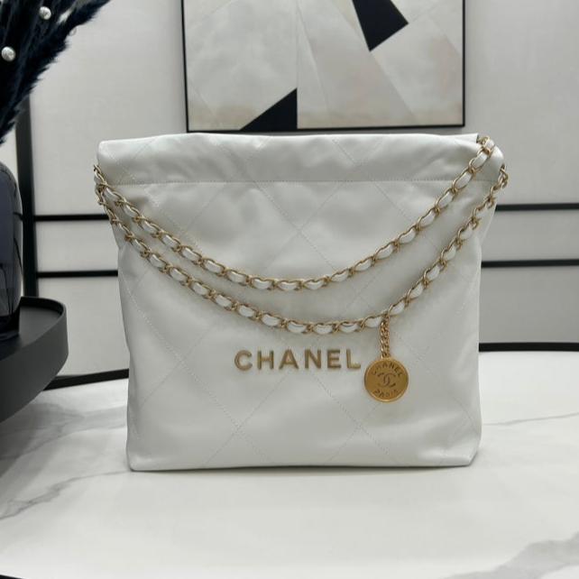 CC ミディアム 37 ハンドバッグ（ホワイトカーフスキン、ゴールド金具）