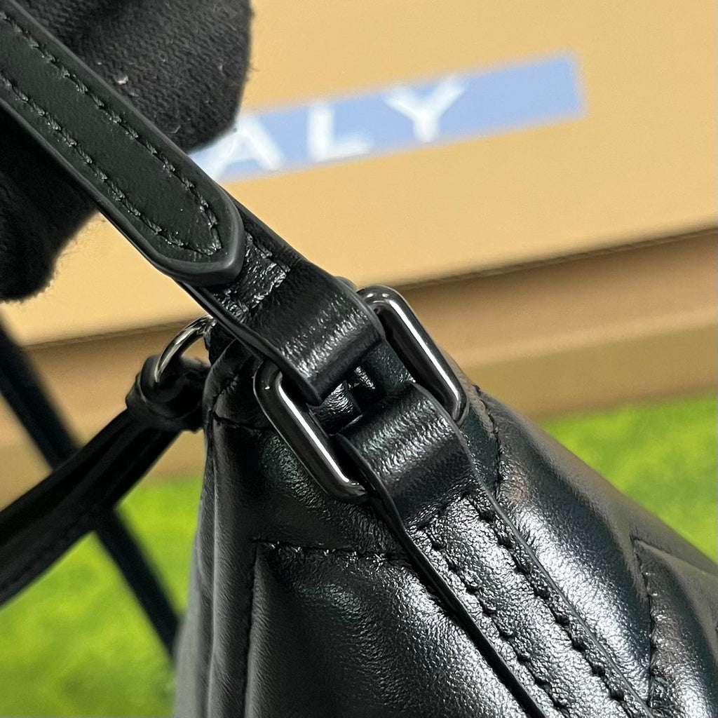 GGマーモント スモール 23 ハンドバッグ（ブラックカーフスキン）