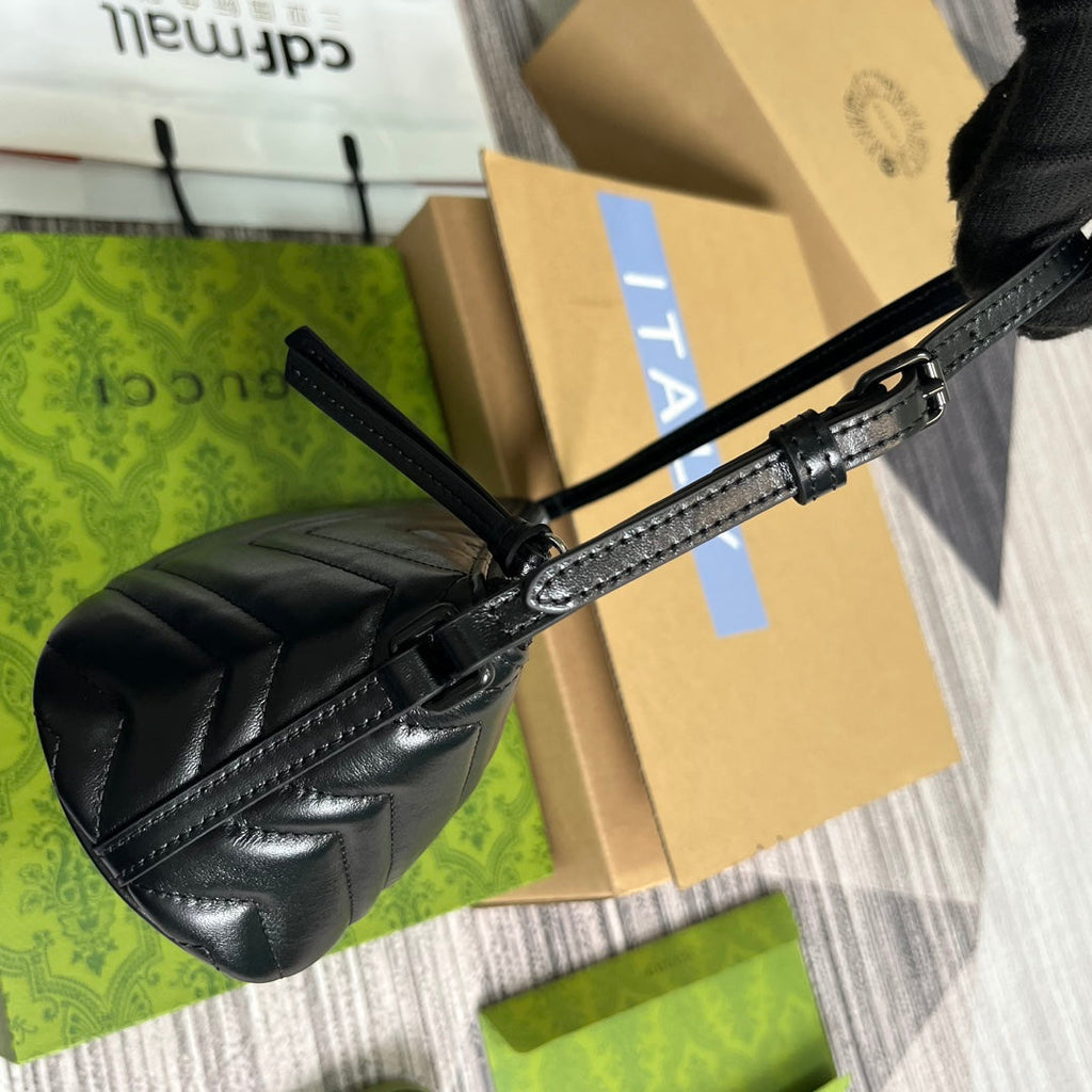 GGマーモント スモール 23 ハンドバッグ（ブラックカーフスキン）