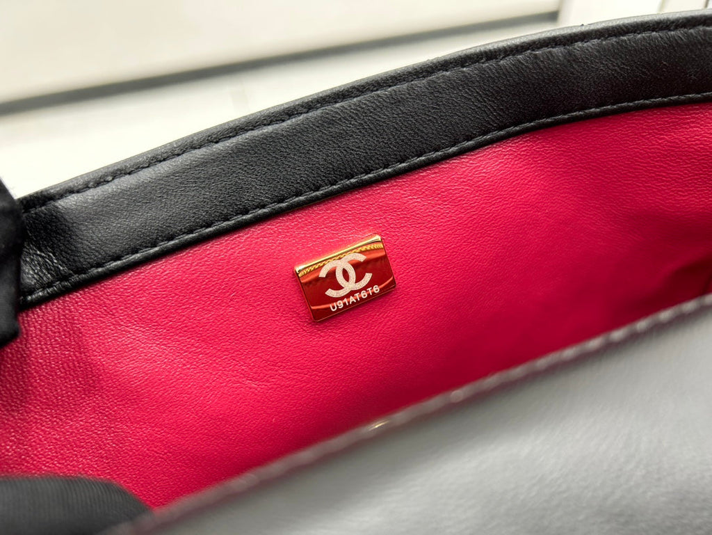 CC SMALL 23 FLAP BAG IN BLACK CALFSKIN GOLD HARDWARE