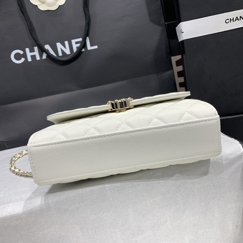 23P フラップバッグ 19cm ホワイトキャビア ゴールド金具