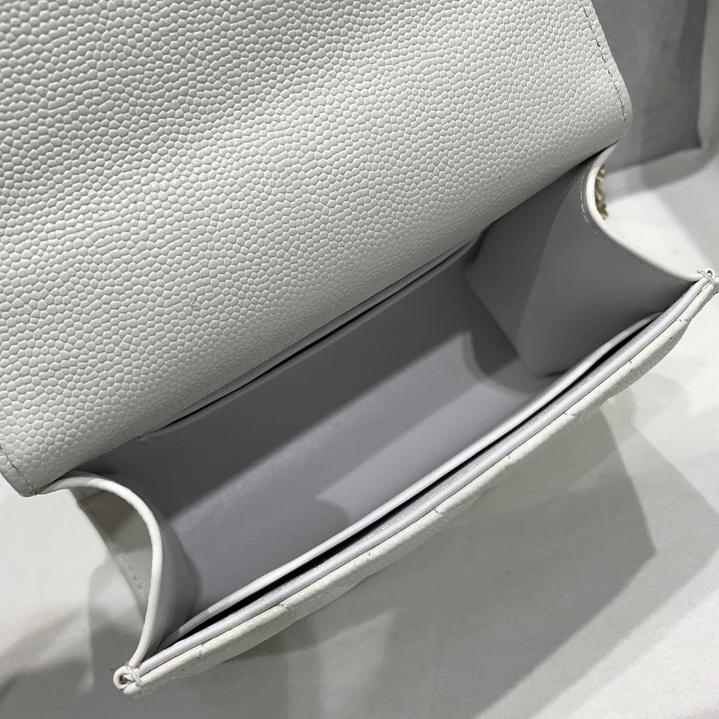 23P フラップバッグ 15cm ホワイトキャビア ゴールド金具