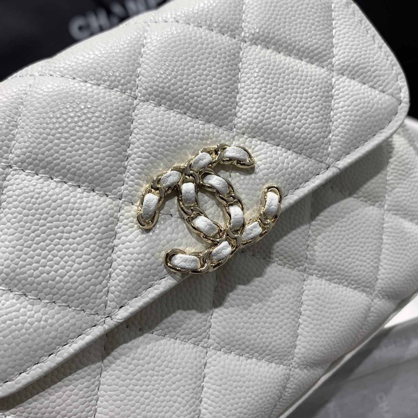 23P フラップバッグ 15cm ホワイトキャビア ゴールド金具