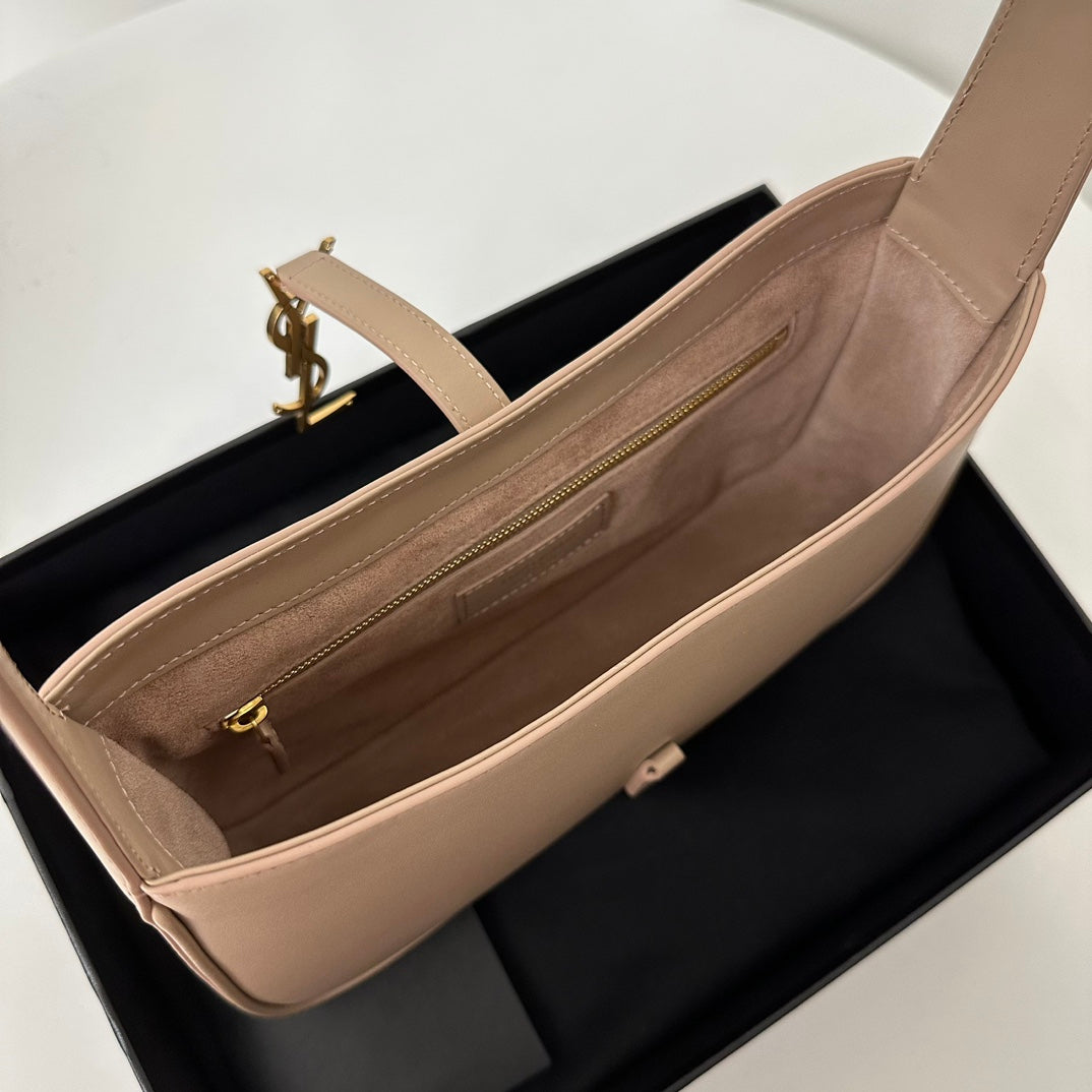 LE 5 À 7 バッグ 24 ベージュ クリーム カーフスキン