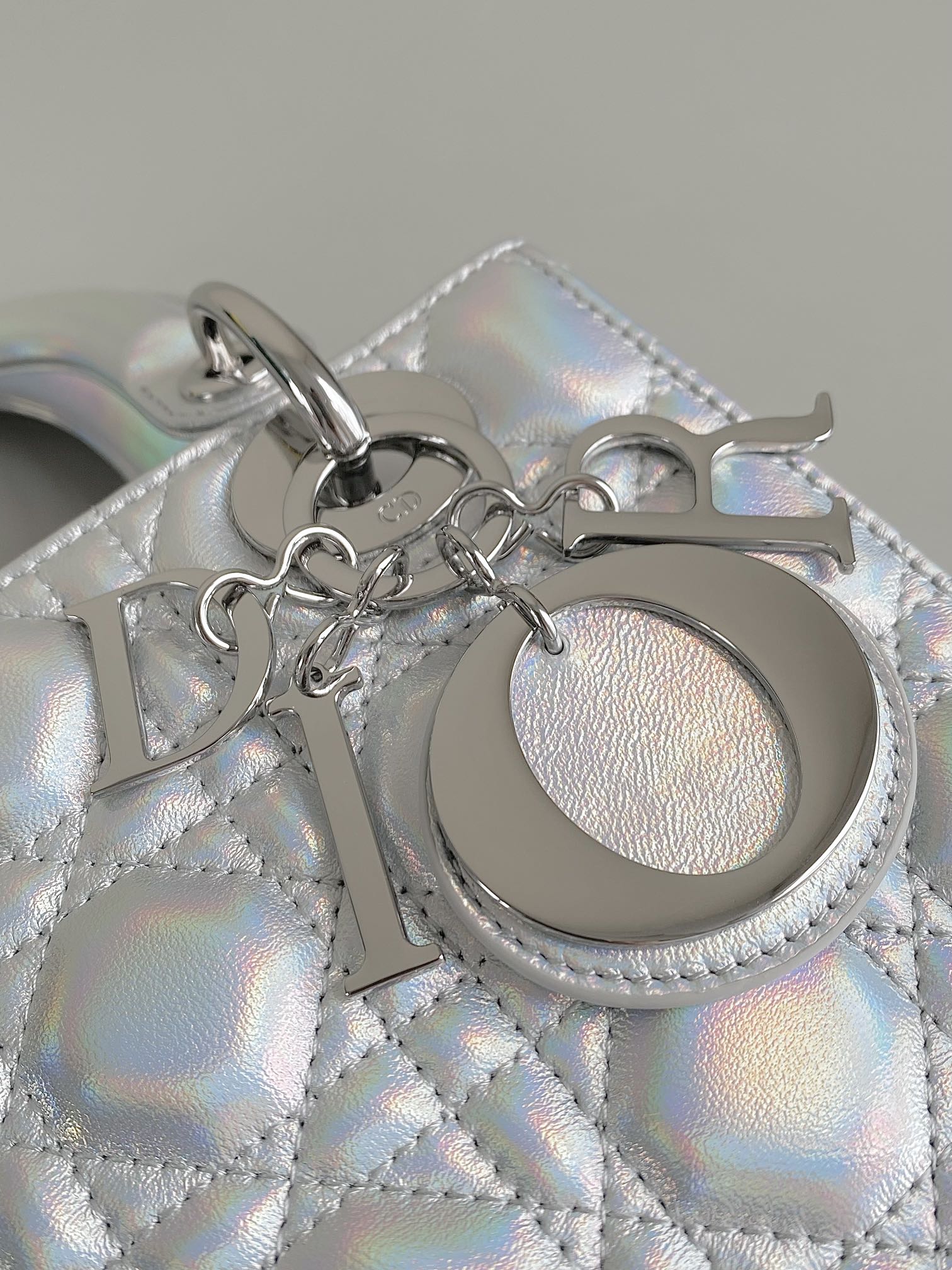 ミディアム レディ 20 ハンドバッグ（シルバー ラムスキン）