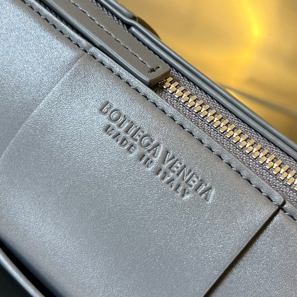 SMALL CYLINDER CASSETTE 21 IN LAVA GRAY CALFSKIN