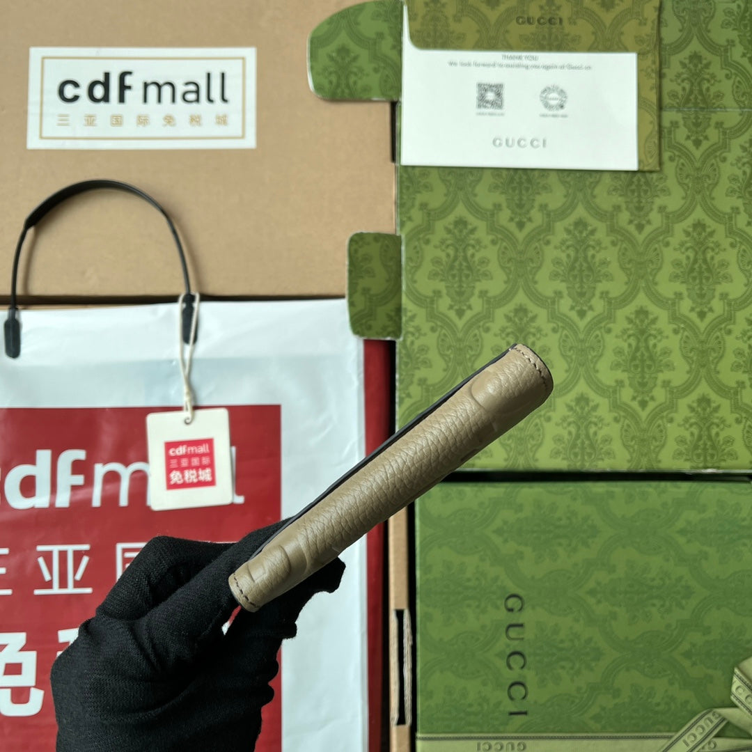 モスグリーンエンボスカーフスキン製カードホルダー12枚