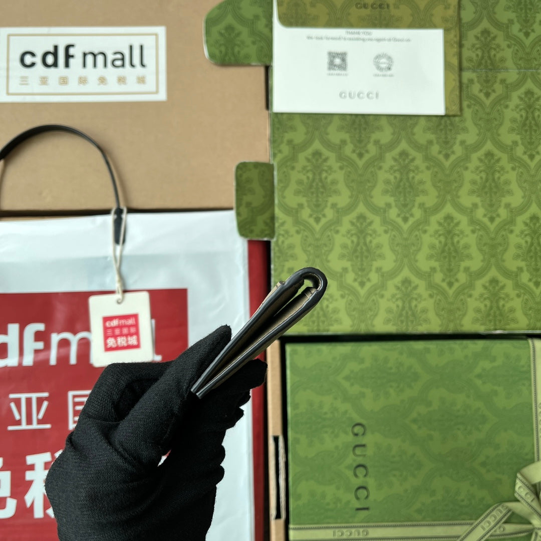 モスグリーンエンボスカーフスキン製カードホルダー12枚