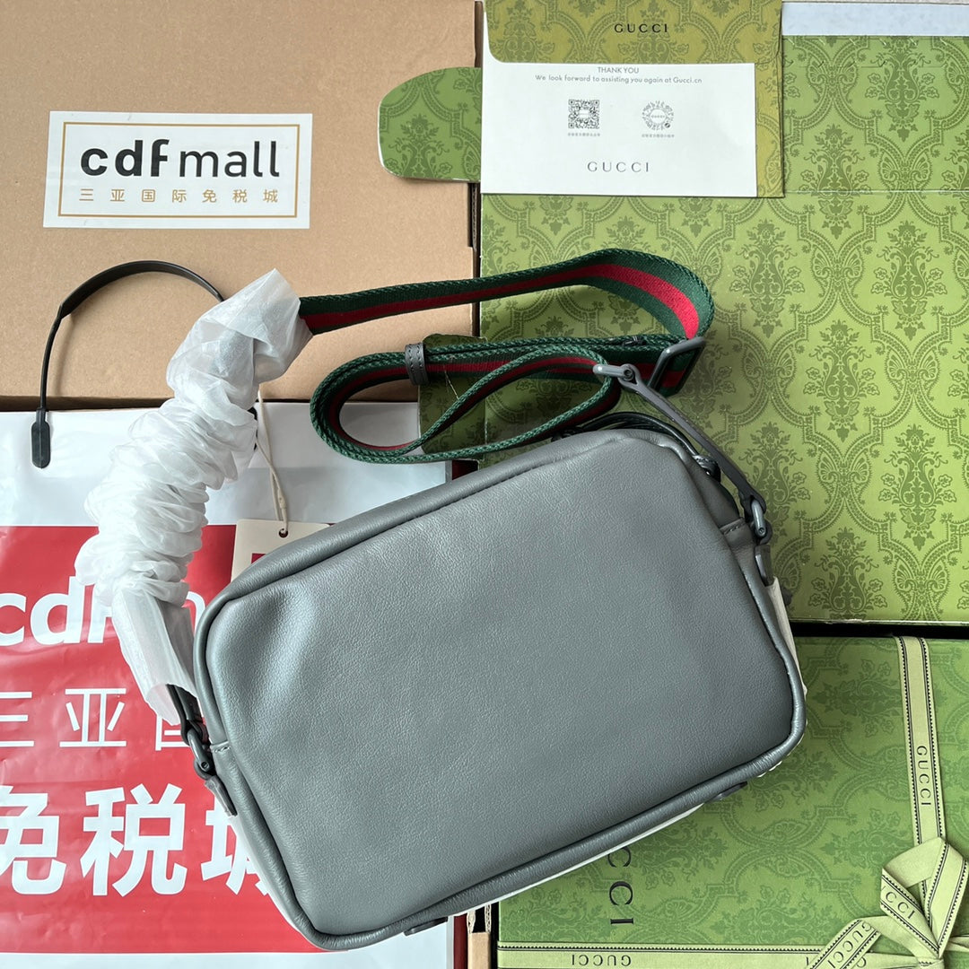 グレーカーフスキンのショルダーバッグ 23