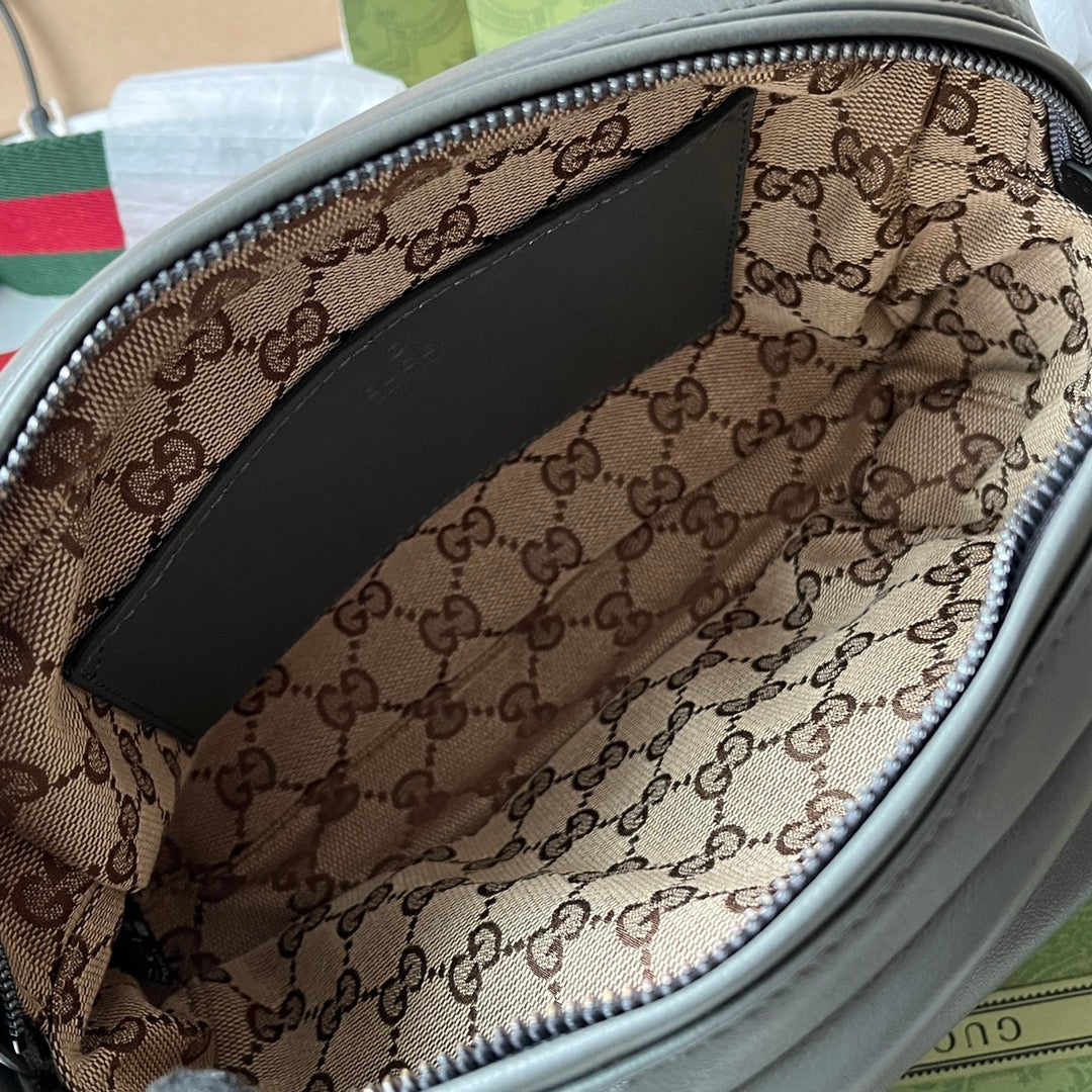 グレーカーフスキンのショルダーバッグ 23