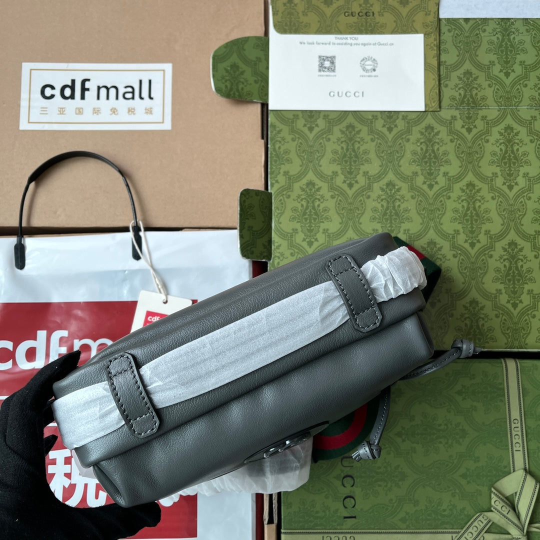 グレーカーフスキンのショルダーバッグ 23