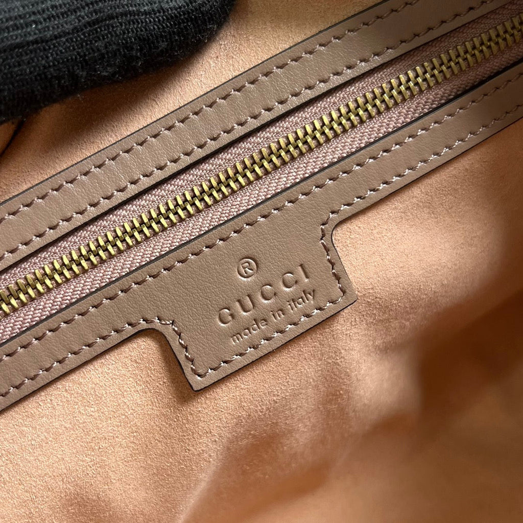 GGマーモント マトラッセ 27 ハンドバッグ ベージュ カーフスキン