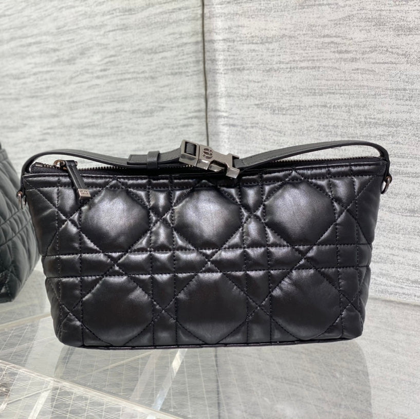 トラベル ノマド ポーチ 22 ブラック マクロカナージュ ラムスキン