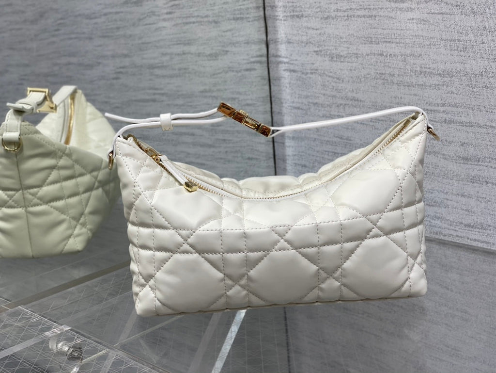 TRAVEL NOMAD POUCH 22 IN WHITE MACROCANNAGE LAMBSKIN GOLD HARDWARE