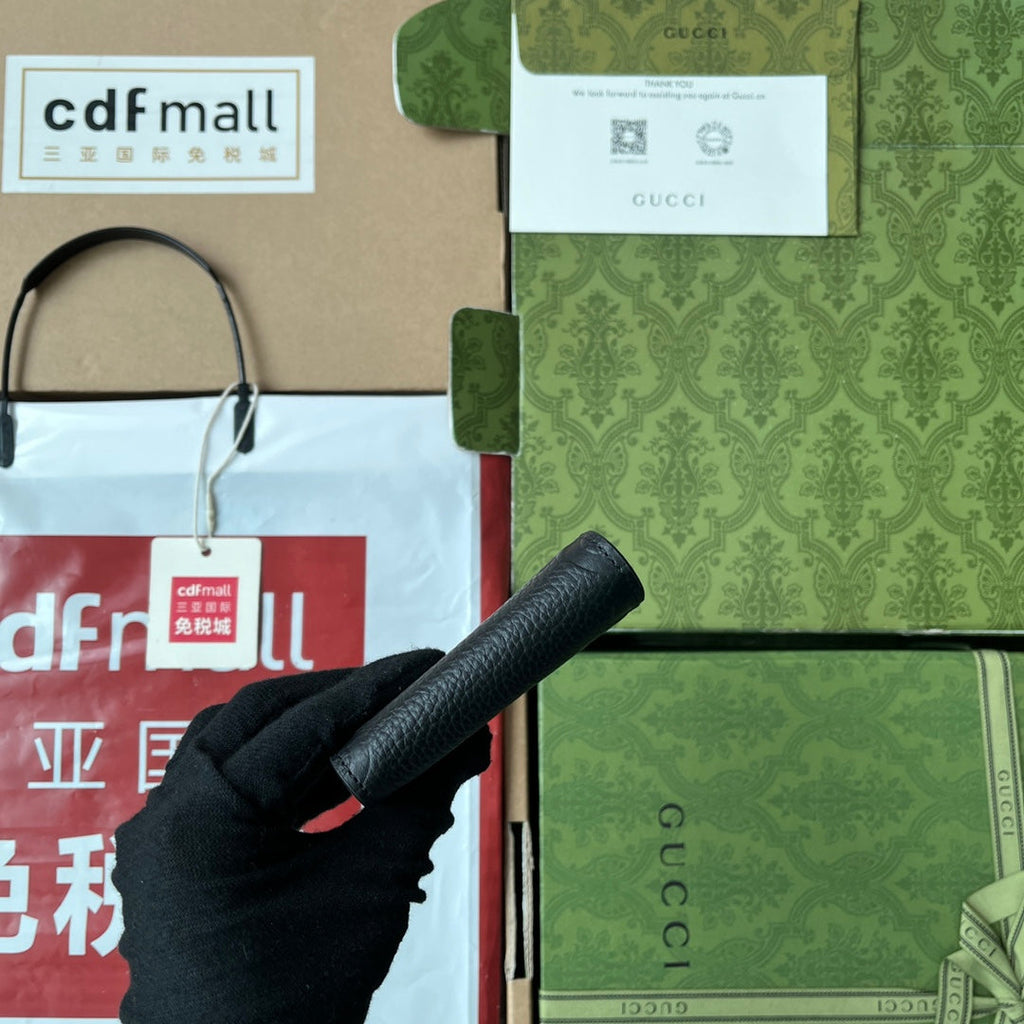 WALLET 11 IN BLACK EMBOSSED CALFSKIN