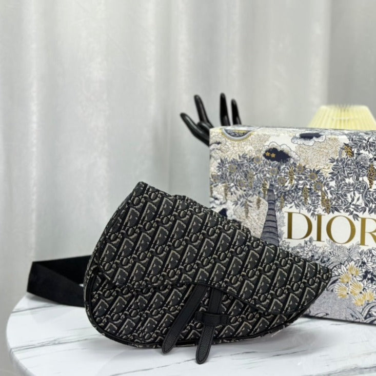 サドル 28 バッグ（ブラック オブリーク ジャカード）