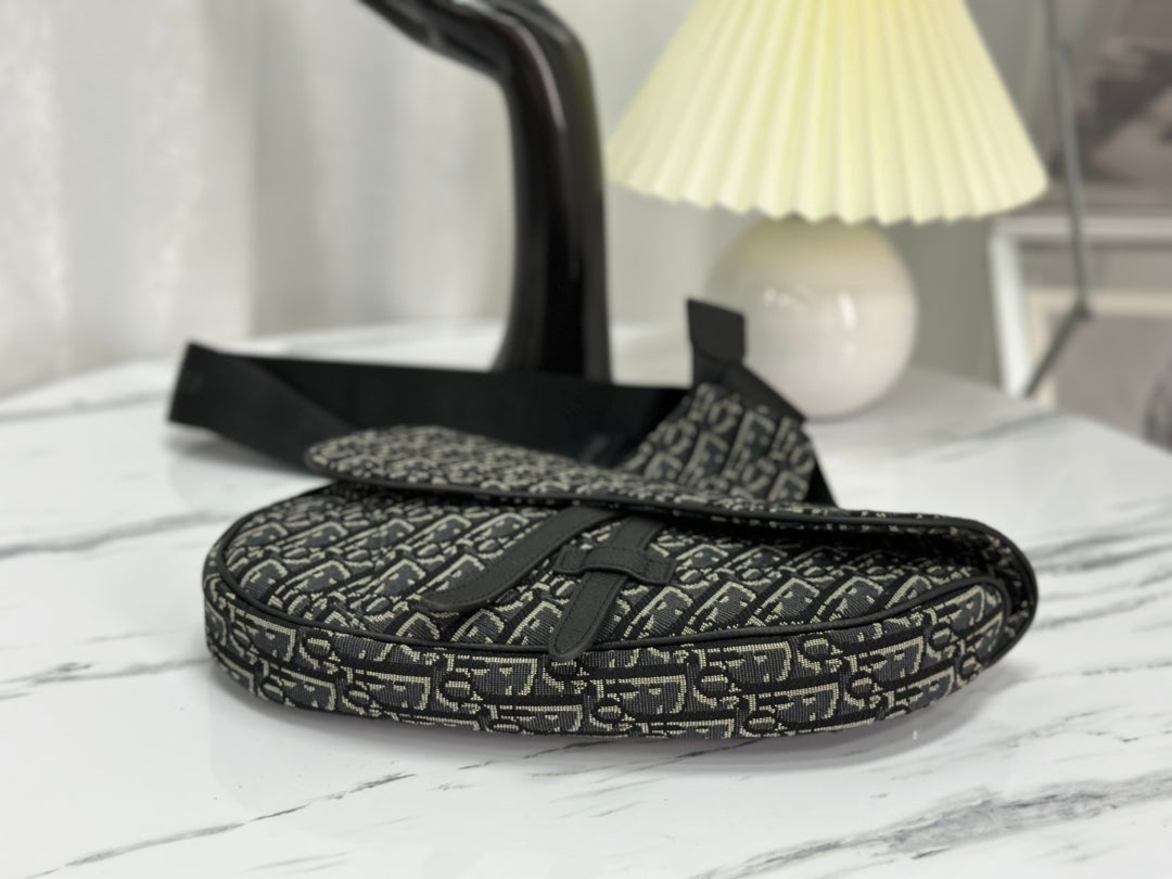 サドル 28 バッグ（ブラック オブリーク ジャカード）