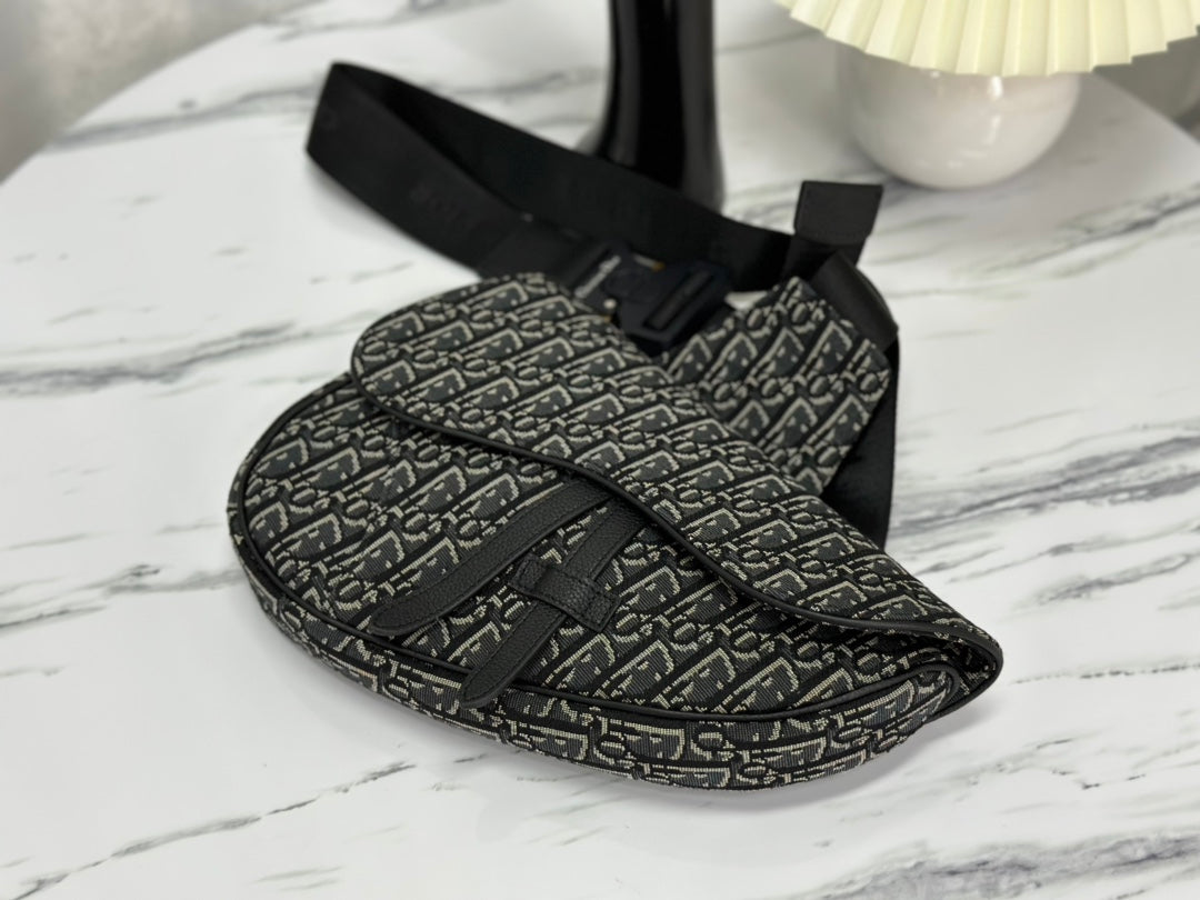 サドル 28 バッグ（ブラック オブリーク ジャカード）