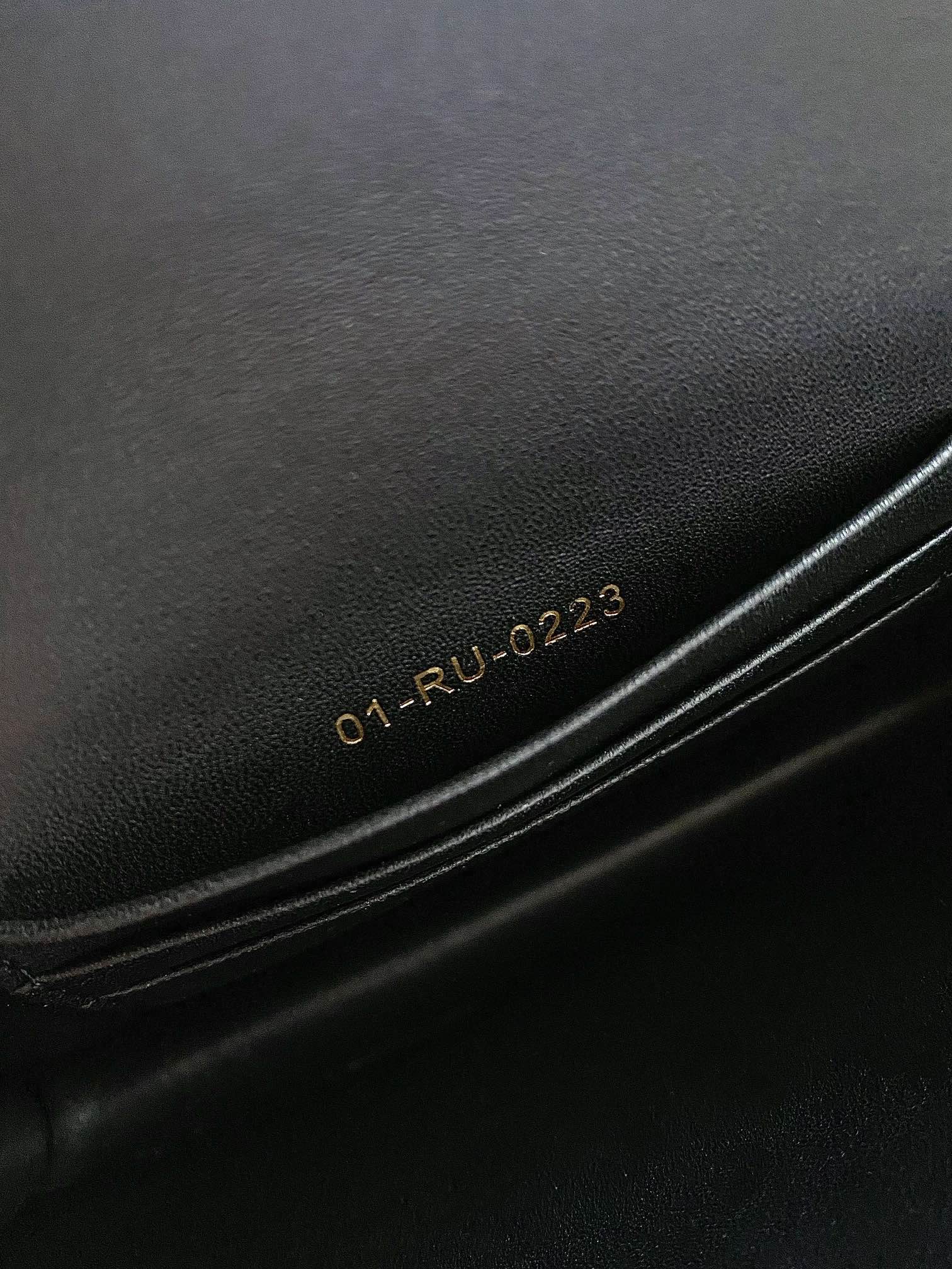 ミニチェーンバッグ 17 ブラックカーフスキン