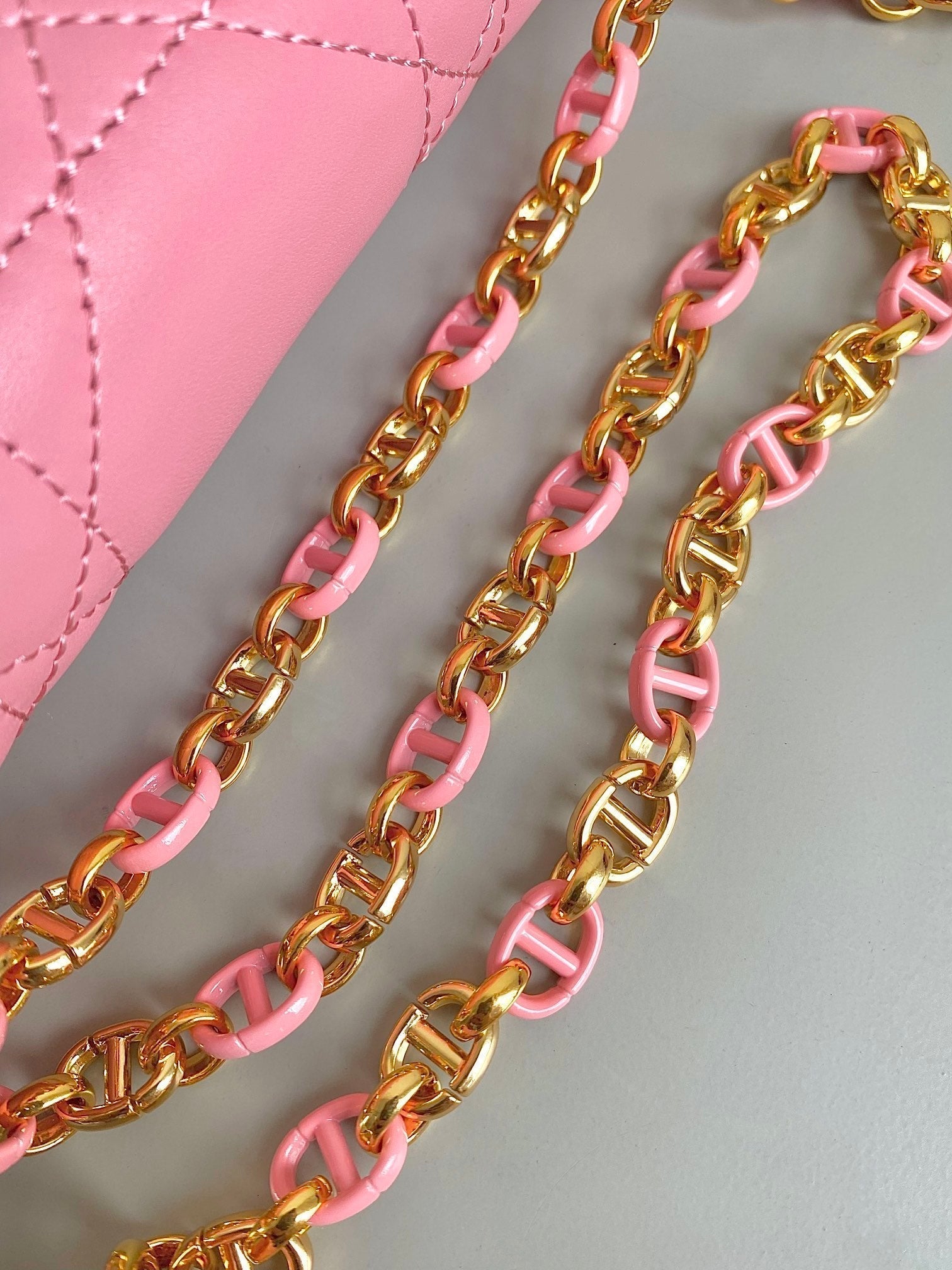 ライトピンクカーフスキン製ミニチェーンバッグ 17