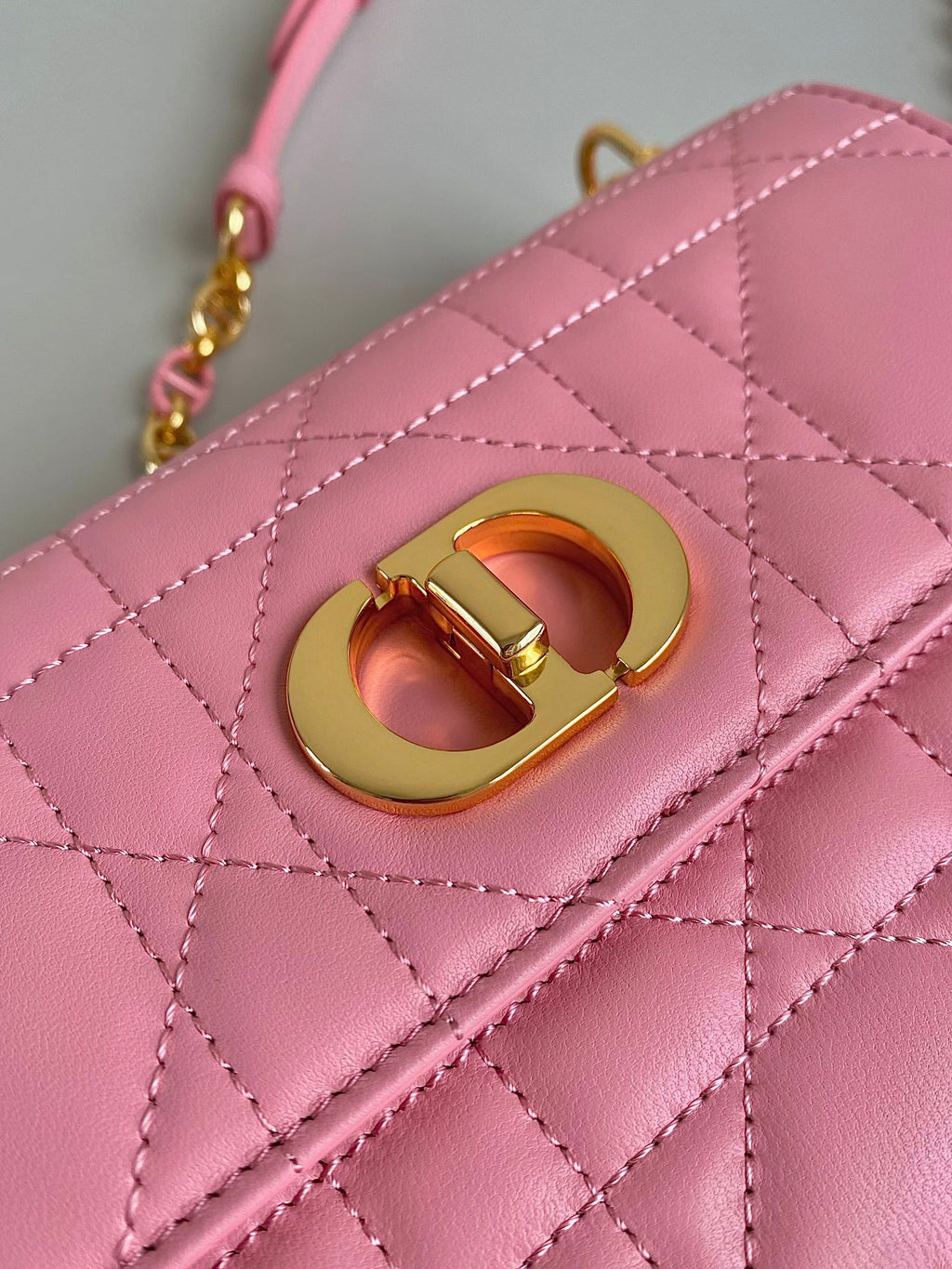 ライトピンクカーフスキン製ミニチェーンバッグ 17