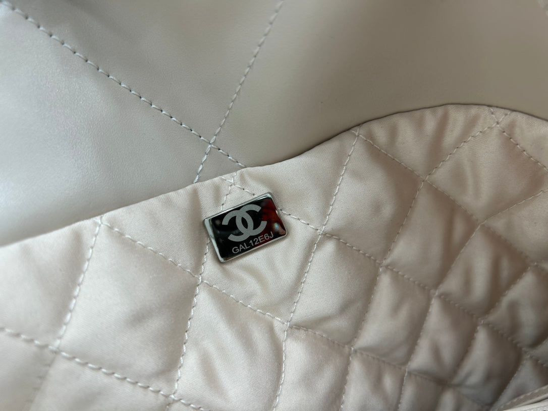 CC ラージ 42 ハンドバッグ ベージュクリーム カーフスキン シルバー金具