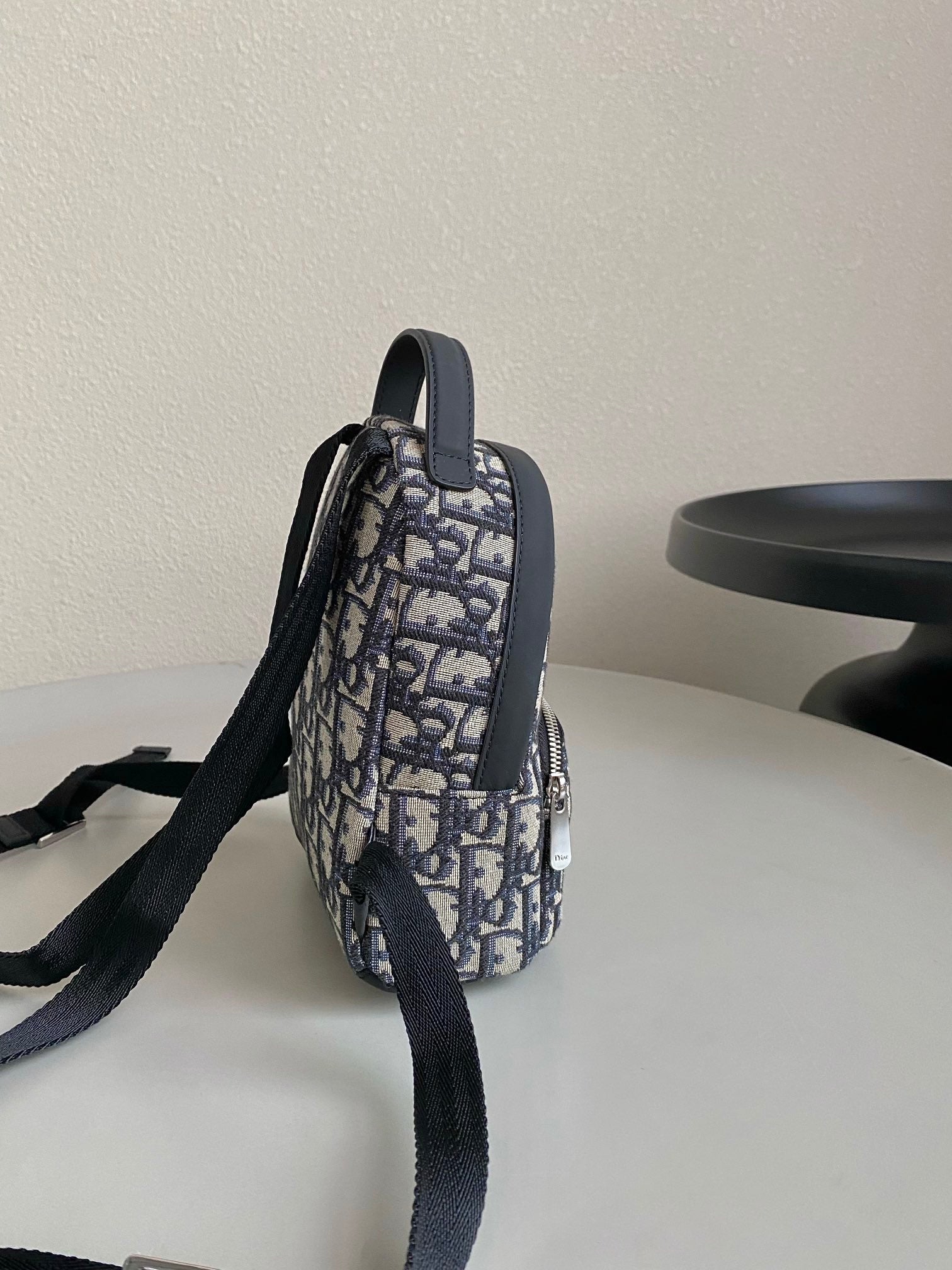 ミニライダーバックパック 24 ベージュ＆ブラック オブリークジャカード