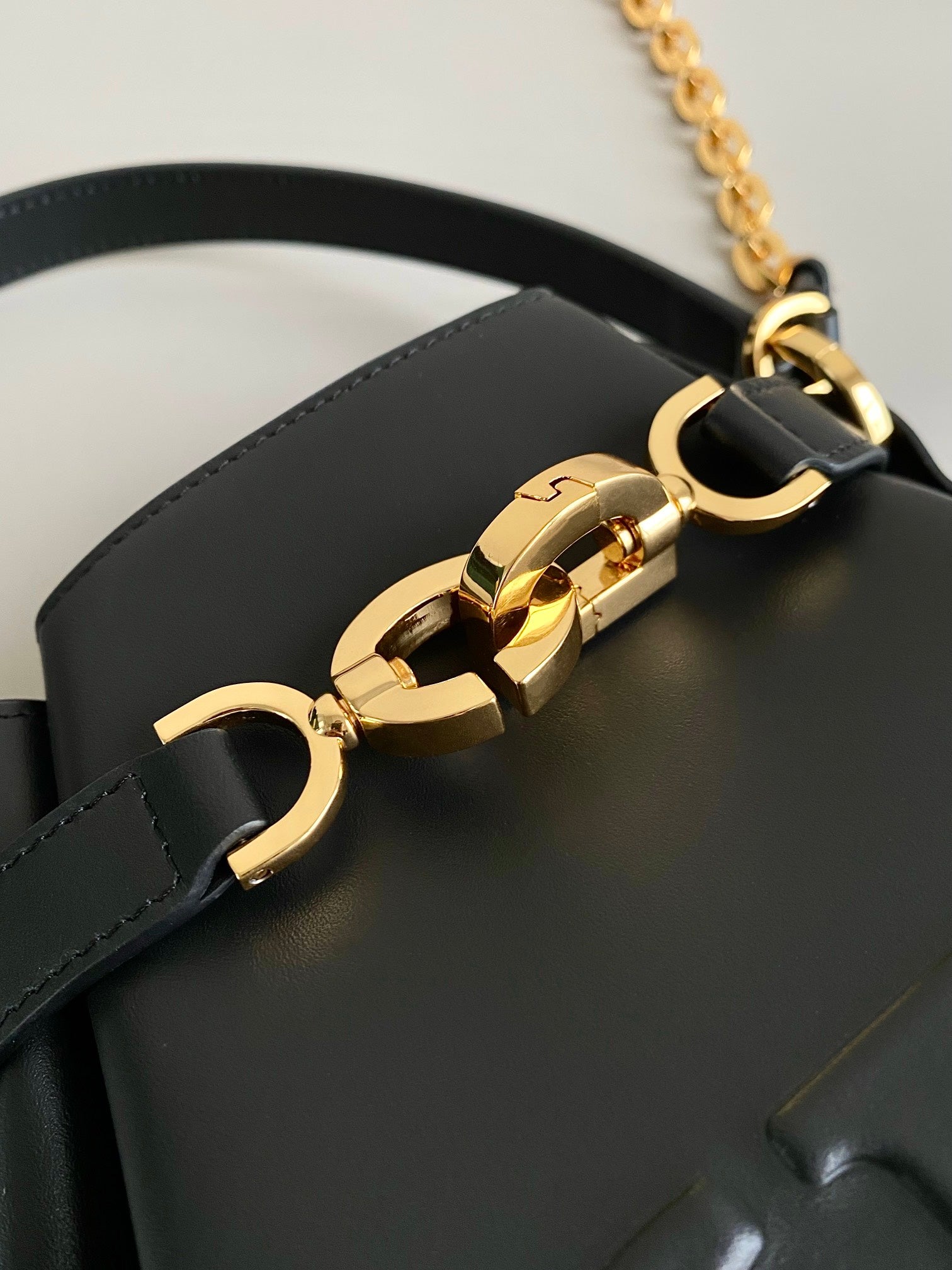 ミディアム セ 24 ブラック CDエンボスカーフスキン