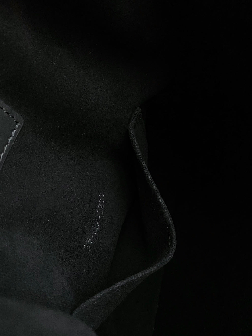 ミディアム セ 24 ブラック CDエンボスカーフスキン