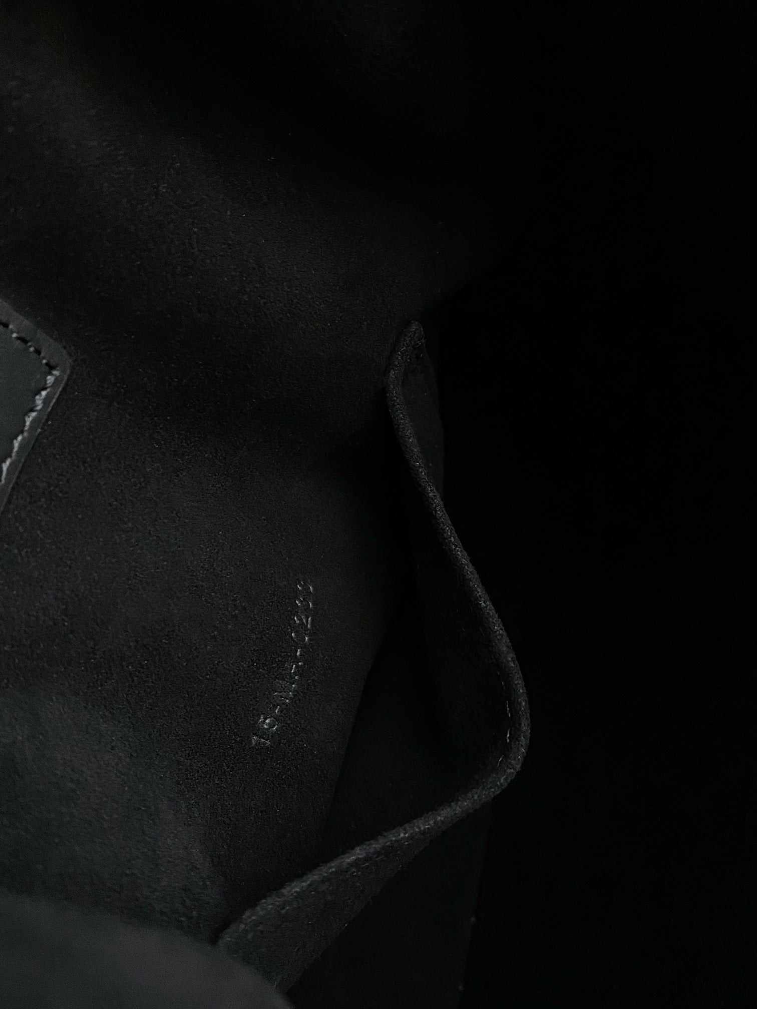 ミディアム セ 24 ブラック CDエンボスカーフスキン