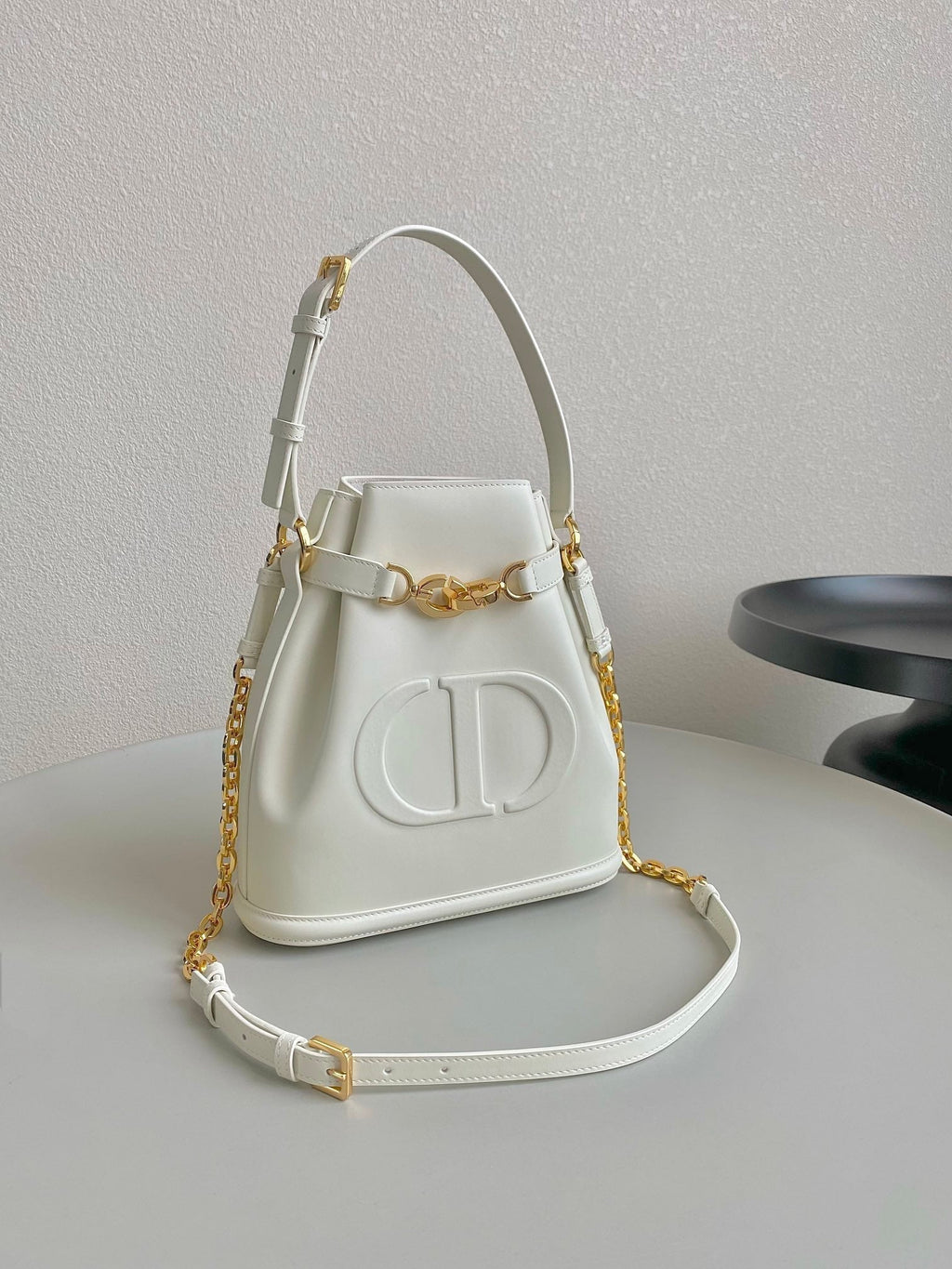 ミディアム セ 24 ホワイト CDエンボスカーフスキン