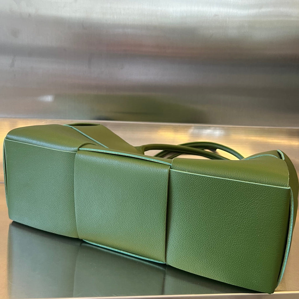 ARCO TOTE 36 IN GLADE GREEN CALFSKIN