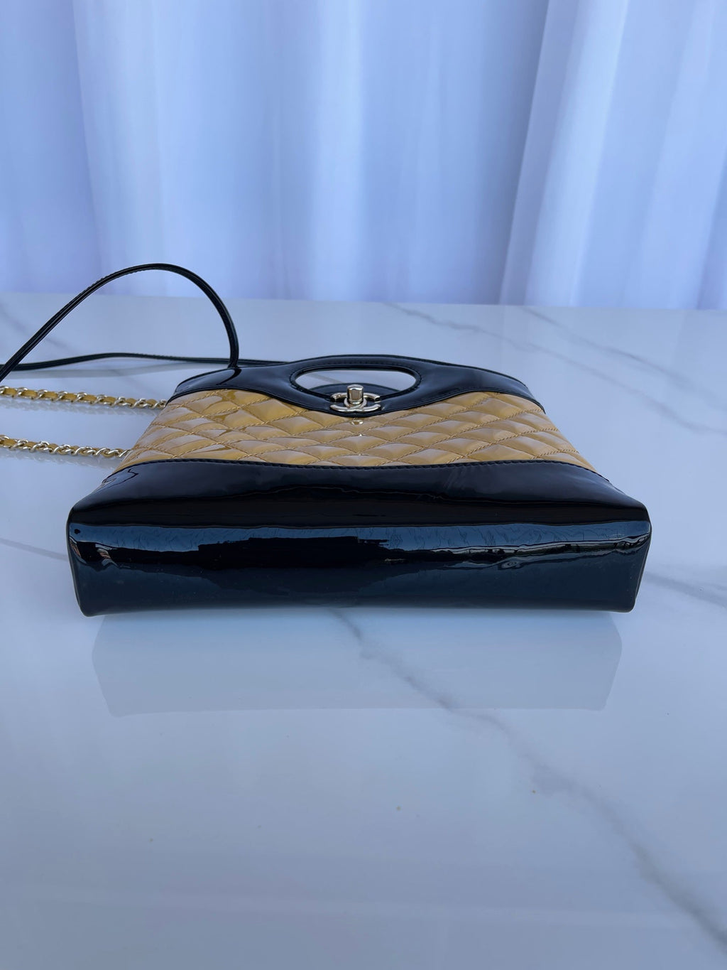 CC MINI 23 ショッピングバッグ（グロッシーブラック、ミックスマスタードイエローカーフスキン）