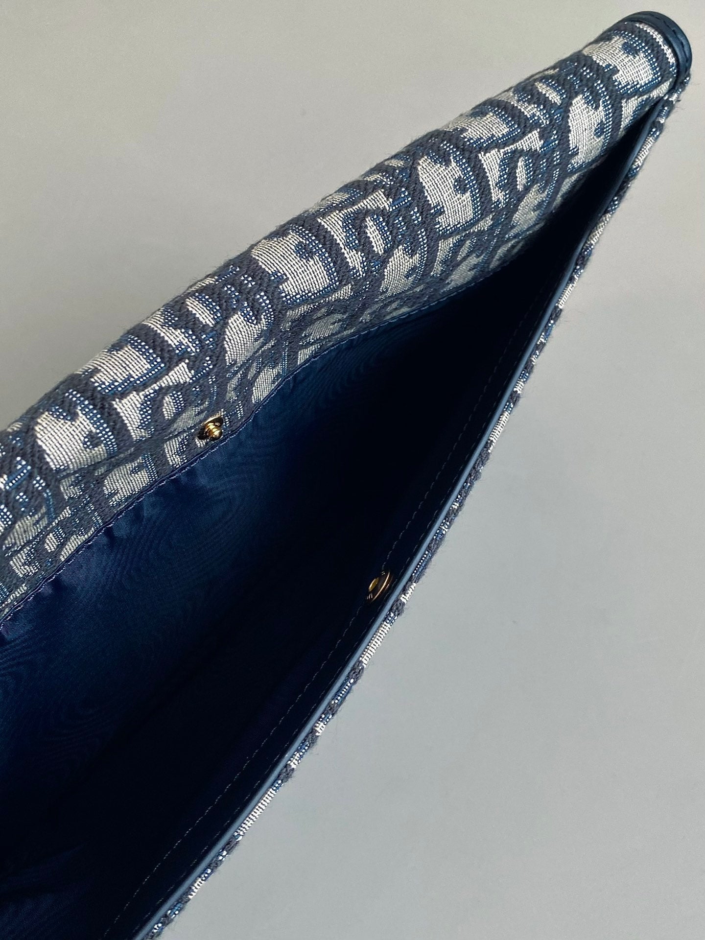 CD 30 ブルー オブリーク ジャカード クラッチバッグ