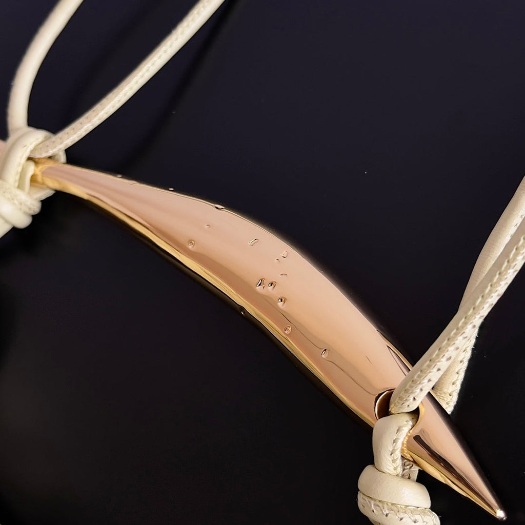 イエロークリームラムスキンのチェーン付きイワシ20