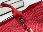 CC DEAUVILLE ラージ 38 トートバッグ（チェリーレッド キャンバス、ホワイトロゴ入り）