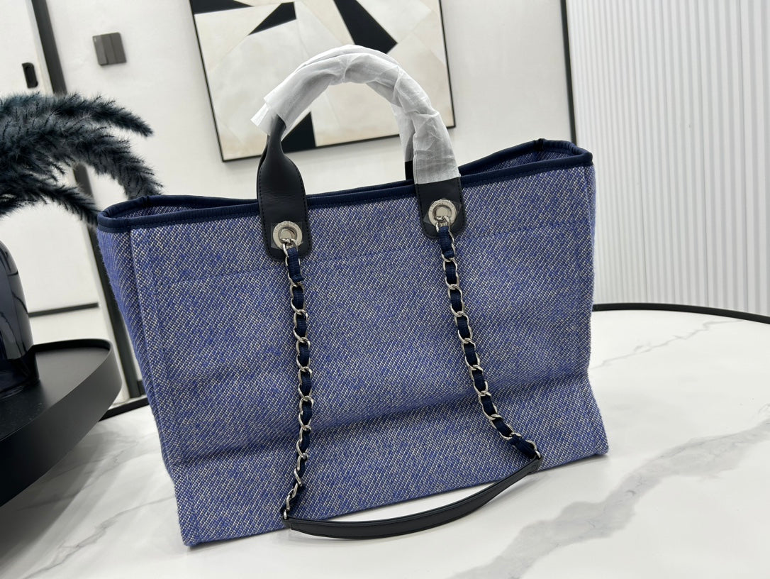 CC DEAUVILLE ラージ 38 トートバッグ（バイオレットパープルキャンバス、ホワイトロゴ入り）