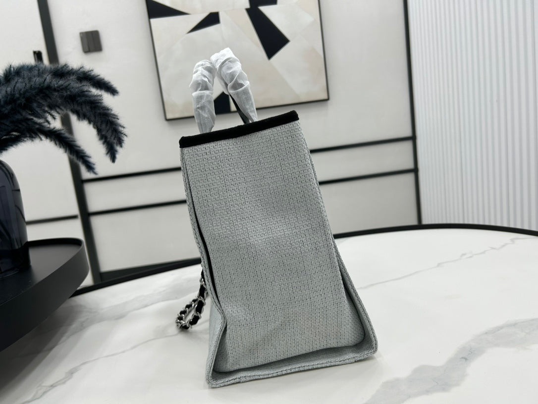 CC DEAUVILLE ラージ 38 トートバッグ（ライトグレー キャンバス、ブラック ロゴ入り）