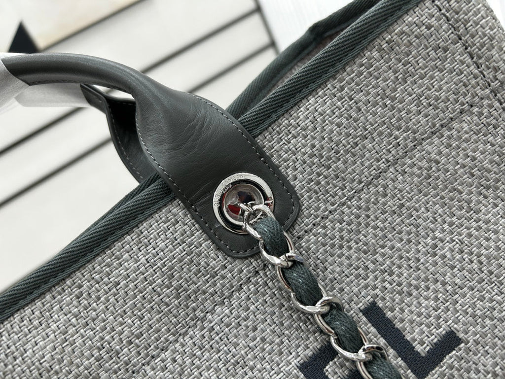 CC DEAUVILLE ラージ 38 トートバッグ（グレー キャンバス、ブラック ロゴ入り）